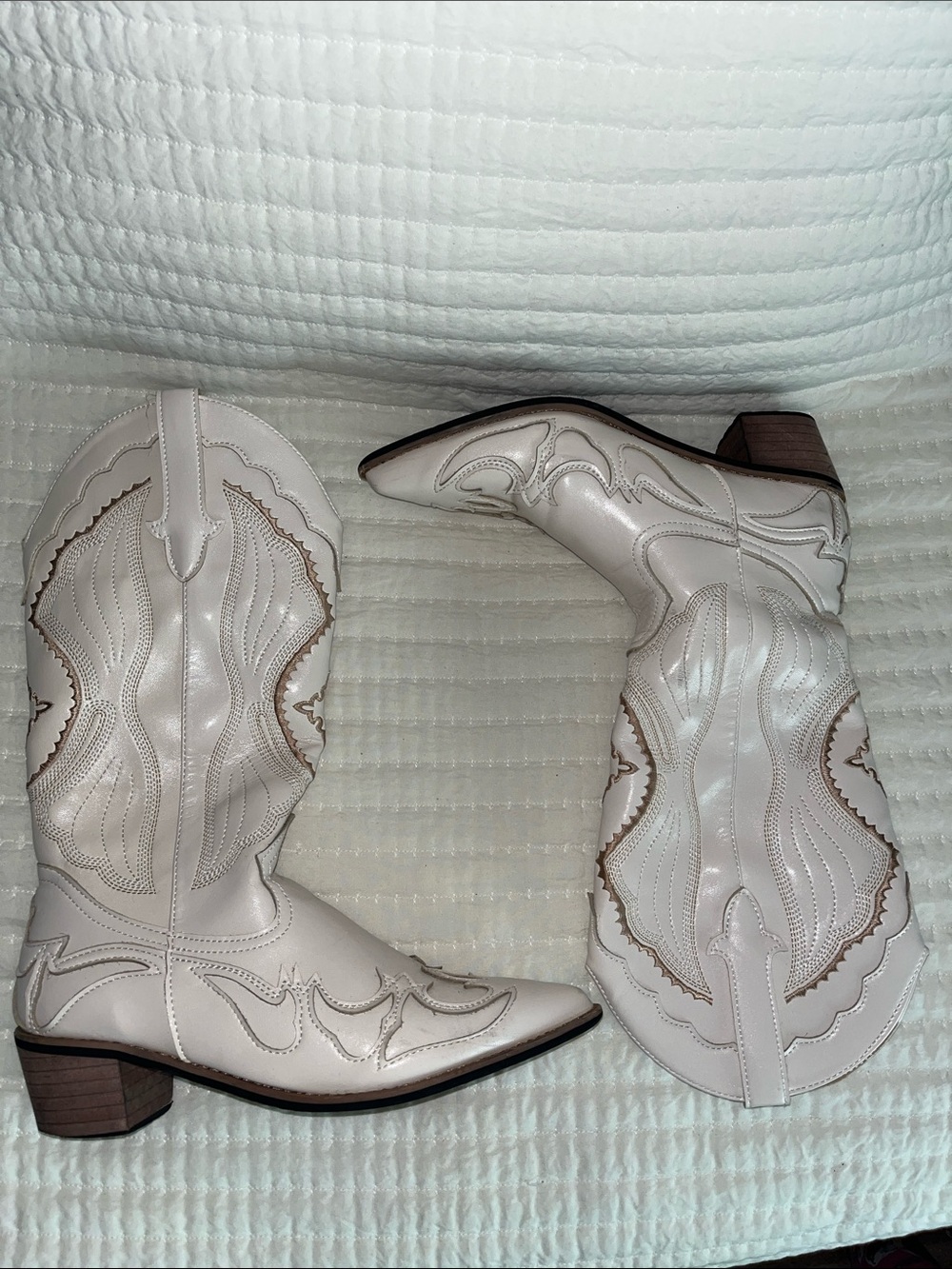 Women's Cream Western Cowboy Boots - Stylish Embroidered Ankle Boot